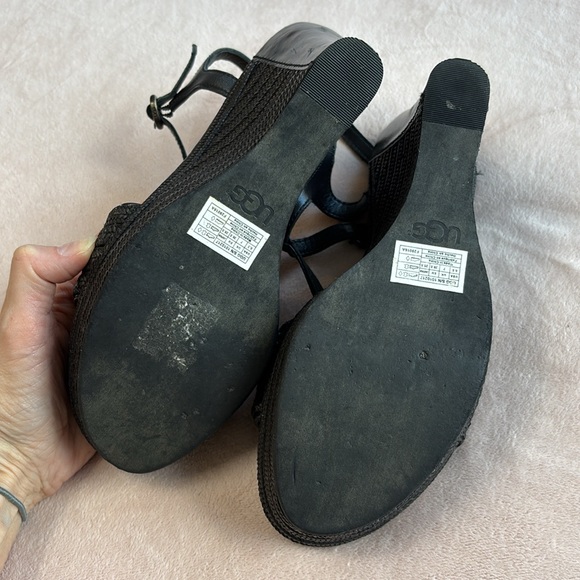 UGG Fitchie T strap Wedge Sandals Black Size 8.5 - Picture 8 of 8